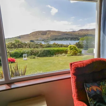 Loch Illion View 度假居 *