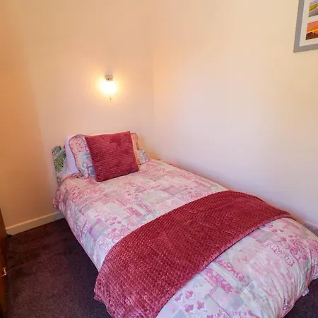 Loch Illion View 度假居 *